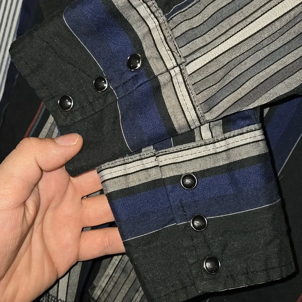 Vintage Wrangler Single Needle Striped Men's Shirt - Black and Gray Pearl Snap